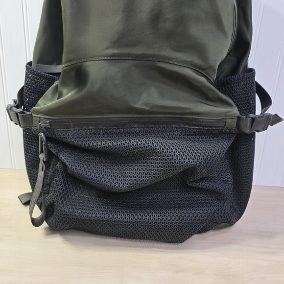 lululemon 2 in 1 travel duffle backpack lululemon 2-in-1 Travel Duffle Backpack 45L (black)